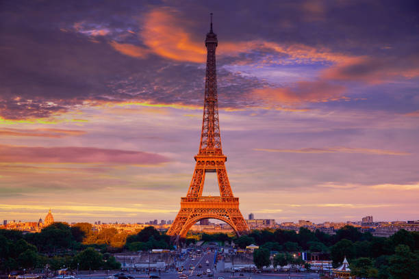 istock Eiffel tower at sunset Paris France 925673594