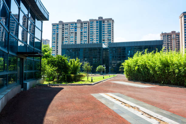 istock Modern office building with traffic in motion blur 925678824