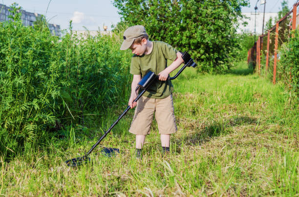 istock boy with a metal detector 925685058