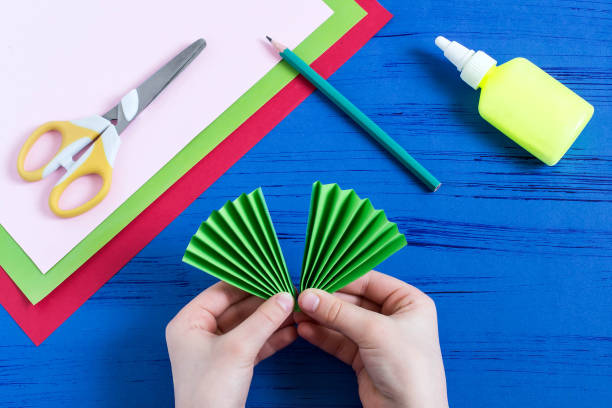 istock Child makes gift to March 8 or Mother's Day. Step 3 925689804
