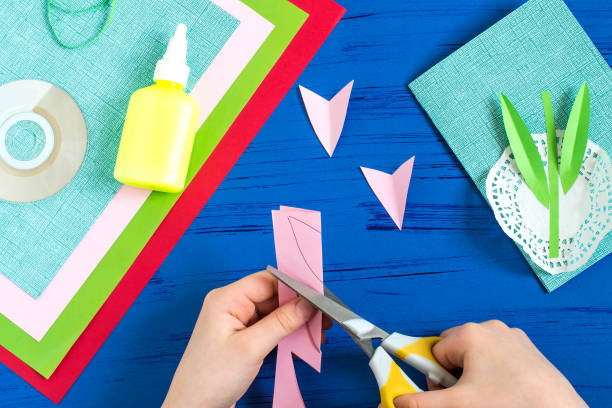 istock Child makes card to March 8 or Mother's Day. Step 7 925690360