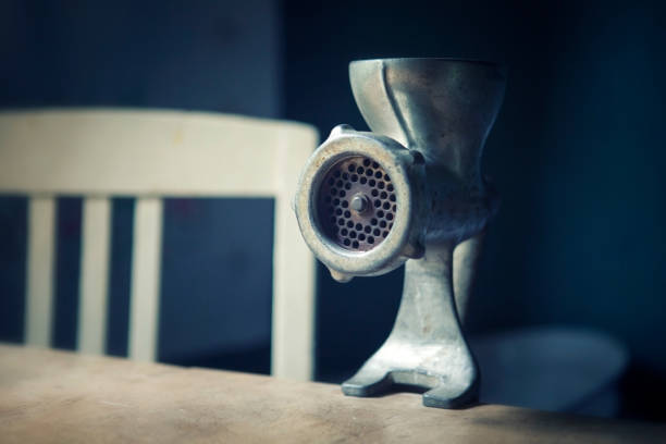 old meat grinder on wooden table - old fashioned domestic kitchen old close up imagens e fotografias de stock