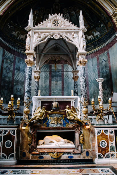 istock Interior of Piazza di Cecilia inTrastevere. 925714672