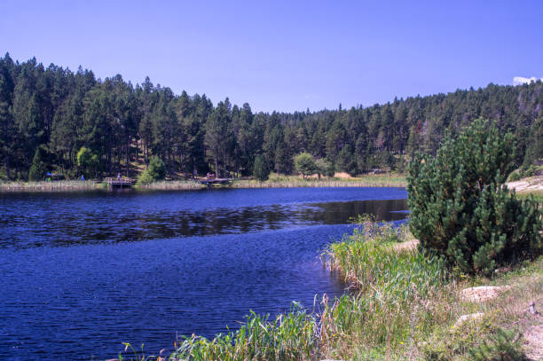 istock Panoramic view of the lake Jaca d'en Calvet 925723588