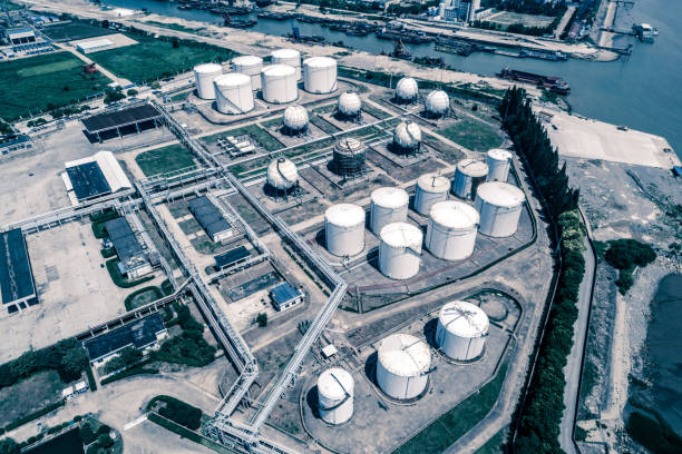 istock Oil Silos At Petroleum Refinery 925726074