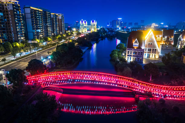 istock Beautiful bridge with city in the night 925726384