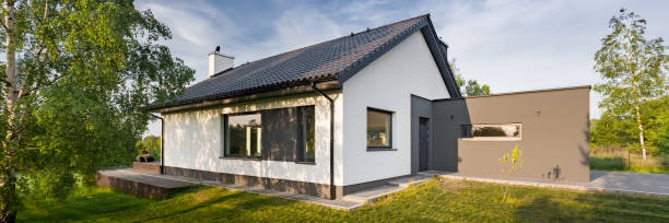istock Modern family house with garden 925732572