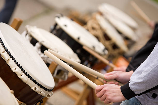 tambores taiko - taiko drum fotografías e imágenes de stock