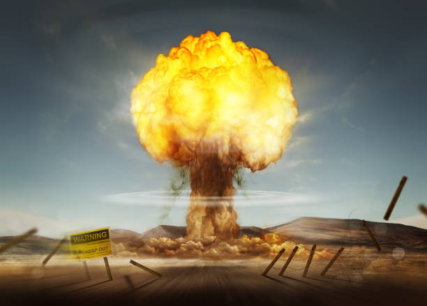 nukleare explosion atompilz - mushroom cloud nuclear weapon exploding weapon stock-fotos und bilder