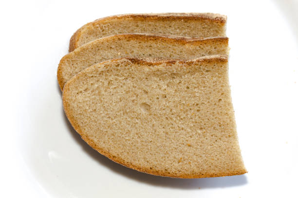 slices of grey bread. slice bread - loaf of bread bread portion 7 grain bread imagens e fotografias de stock