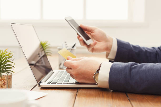 istock Unrecognizable man shopping online 925758978