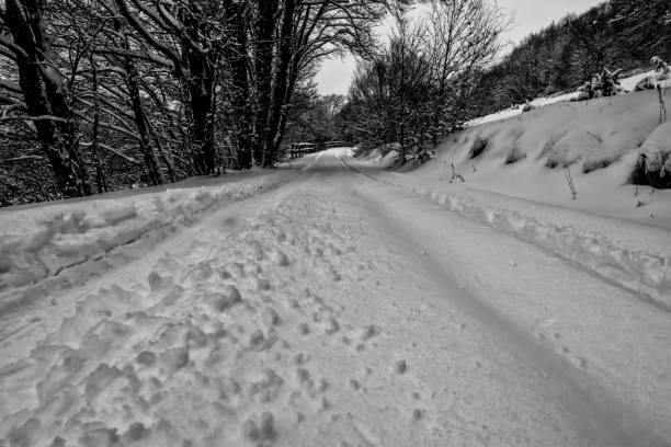 istock Road to Piane di Pezza (Abruzzo) 925771020