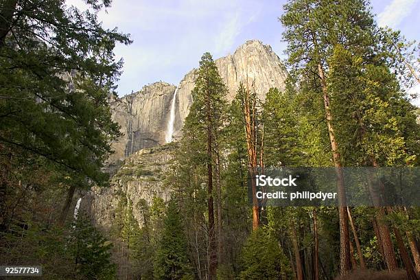 Yosemite Fallspoziomej - zdjęcia stockowe i więcej obrazów Park Narodowy Yosemite - Park Narodowy Yosemite, Bez ludzi, Czerwony