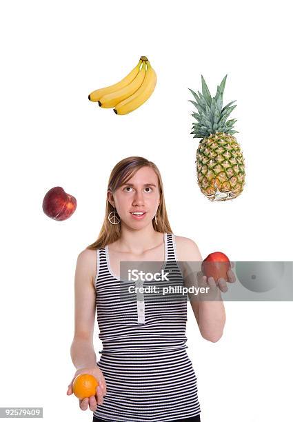 Teenager Mädchen Jonglieren Obst Stockfoto und mehr Bilder von Ananas - Ananas, Antioxidationsmittel, Apfel