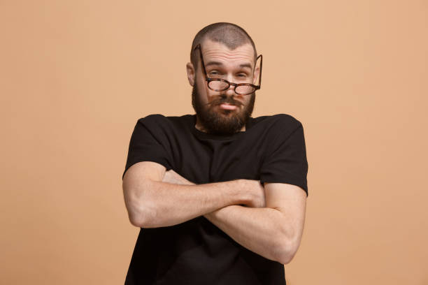 istock Suspiciont. Doubtful pensive man with thoughtful expression making choice against pastel background 925808512