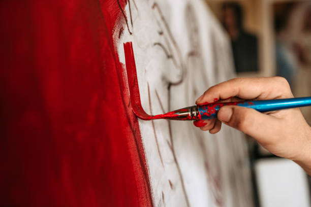 istock Artist working on a new painting. Close-up 925831634