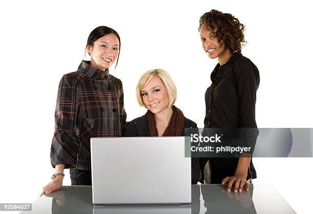 Tres Mujeres De Negocio Foto de stock y más banco de imágenes de Estar de pie - Estar de pie, Fondo blanco, Personas de negocios