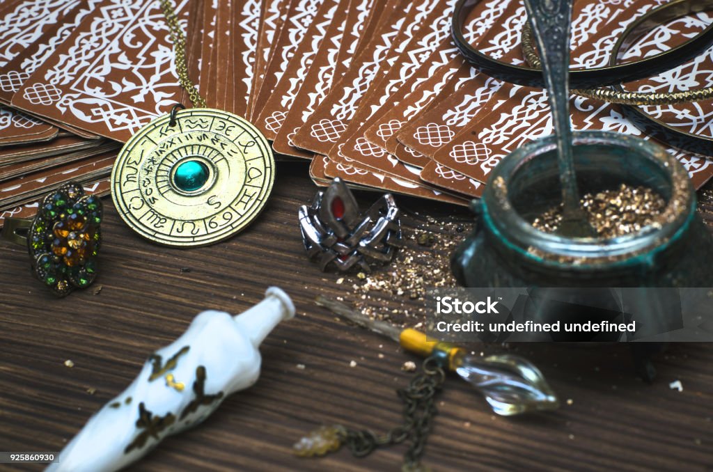 Bùa Tarot - Khám Phá Bí Ẩn Tâm Linh Và Phép Thuật Tarot