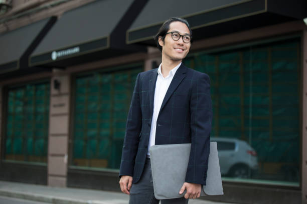 istock Elegant Asian businessman 925868126