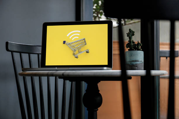 istock Internet shopping with laptop 925890076