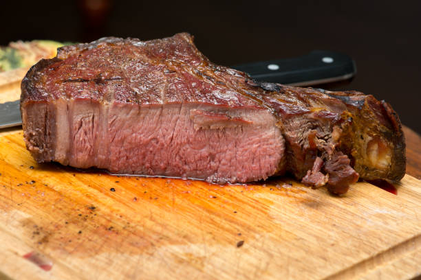 istock Dry aged 60 days - Medium rare beef rib steak on carving board 925898112