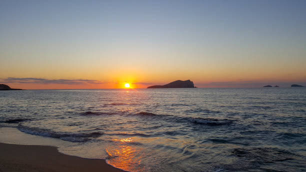 istock A golden sunset in the blue sea 925921044
