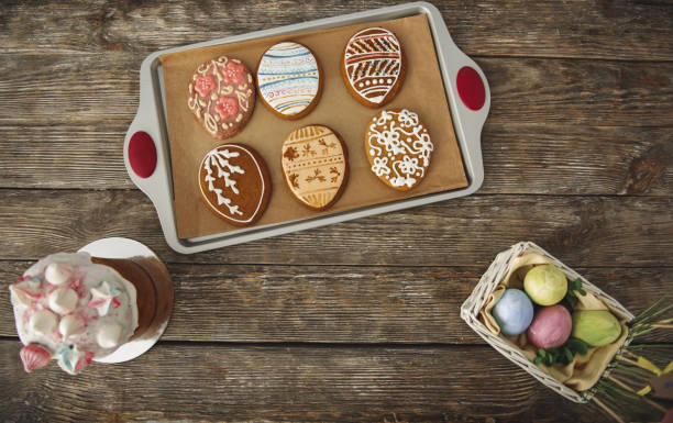 Creating interesting design of holiday pastry