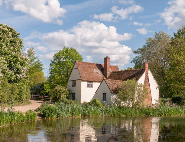 willy lott's cottage flatford mill east bergholt dedham spring - river valley landscape rural scene imagens e fotografias de stock