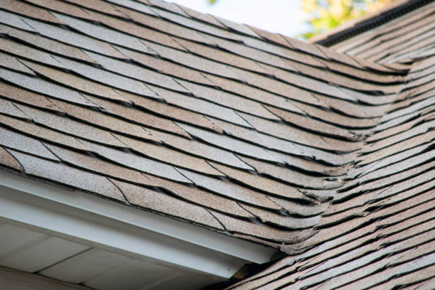 istock Damaged and old roofing shingles on a house 925998506
