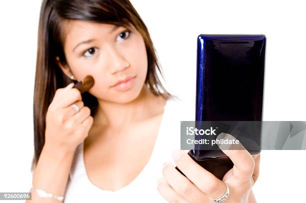 Das Auftragen Von Makeup Gesicht Stockfoto und mehr Bilder von 18-19 Jahre - 18-19 Jahre, Asiatischer und Indischer Abstammung, Attraktive Frau