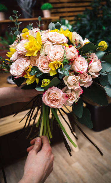 istock Florist demonstrating finished floral bunch 926026126