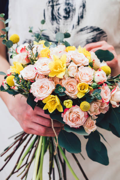 istock Crop florist with amazing bouquet 926026204