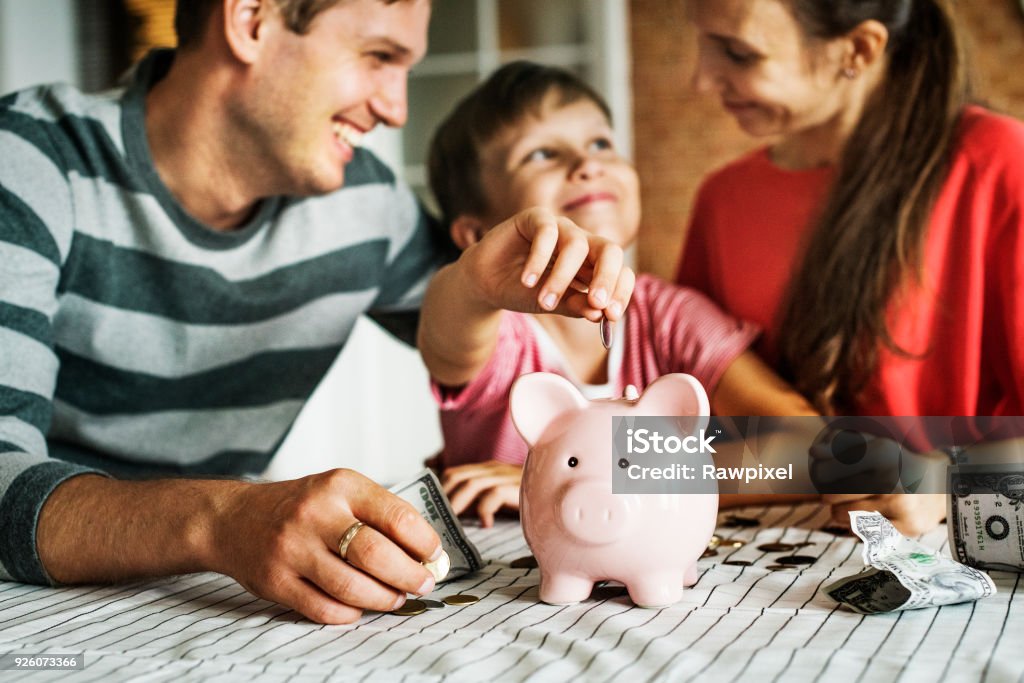 子供の将来のためのお金を稼ぐ - 貯金のロイヤリティフリーストックフォト