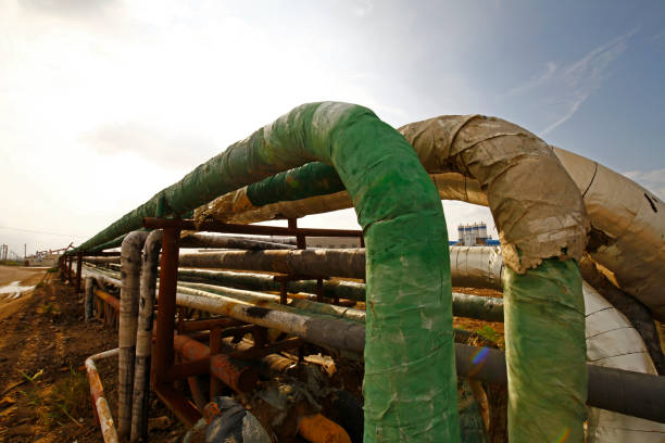 istock Pipeline of oil fields 926101692