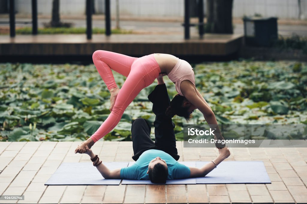 Paar-yoga - Lizenzfrei Acroyoga Stock-Foto