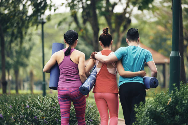 istock Yoga enthusiasts 926125766