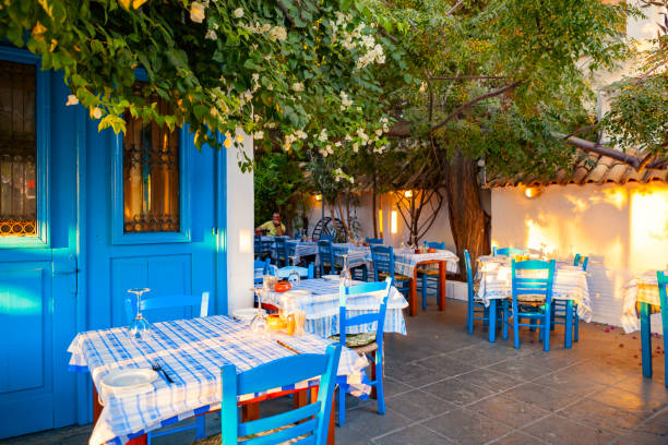 klassische zypriotische taverne. - cypriot culture stock-fotos und bilder