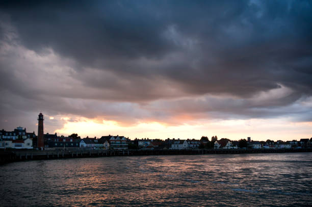turbulent evening sky in gorleston-on-sea - great yarmouth england norfolk river imagens e fotografias de stock