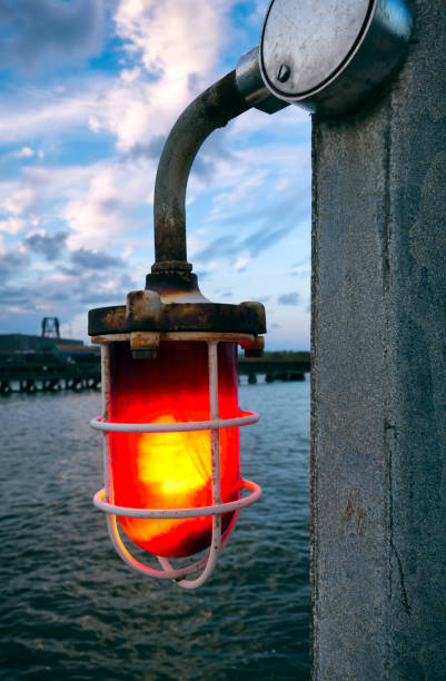 harbour light at dusk - great yarmouth england norfolk river imagens e fotografias de stock