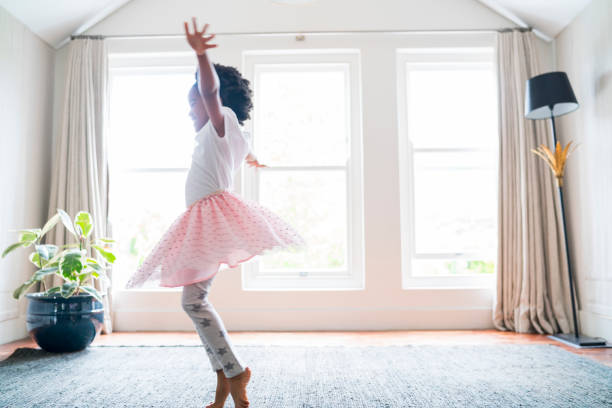 istock Girl performing ballet dance at home 926172058