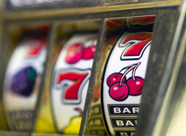 istock retro slot machine from the side 926175566