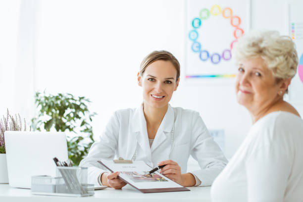 istock Doctor with balanced diet recommendation 926176074