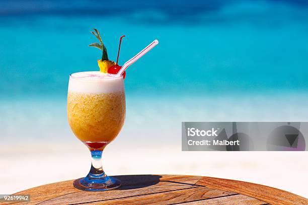 Frutado Cocktail - Fotografias de stock e mais imagens de Alimentação Saudável - Alimentação Saudável, Ananás, Areia