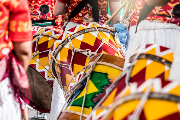 карнавальный парад - brazilian colors стоковые фото и изображения