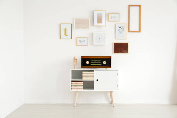 istock Vintage radio in flat interior 926205010