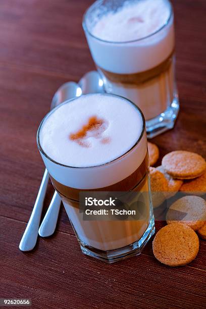 Latte Macchiato - zdjęcia stockowe i więcej obrazów Bez ludzi - Bez ludzi, Brązowy, Cafe macchiato