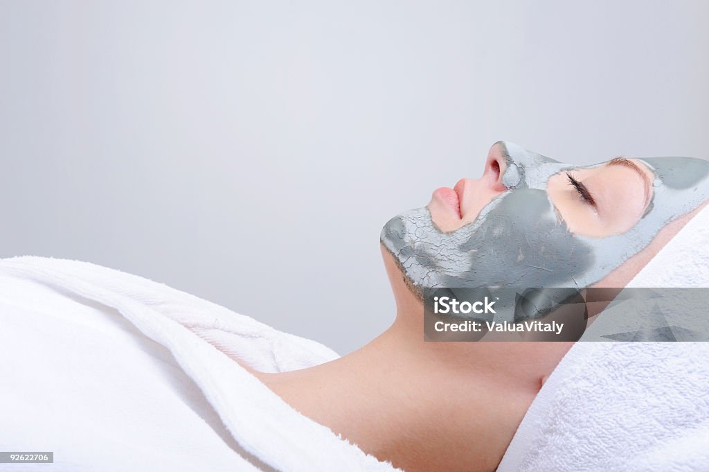 Relaks-kobieta z maski gliny - Zbiór zdjęć royalty-free (20-29 lat)