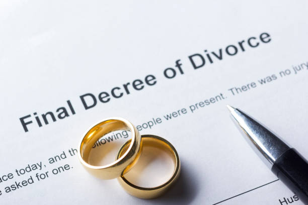 Divorce decree form with marriage ring and pen Divorce decree form with marriage ring and pen. pictures of divorce papers stock pictures, royalty-free photos & images