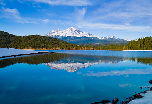 istock Mount Shasta in Northern California 92624392