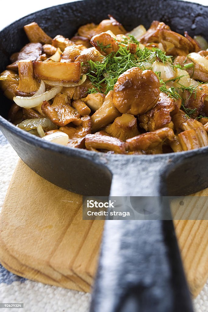 Cogumelos Chanterelles - Foto de stock de Alimentação Saudável royalty-free